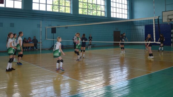 В Навлинской ДЮСШ прошло открытие межрегионального турнира по волейболу