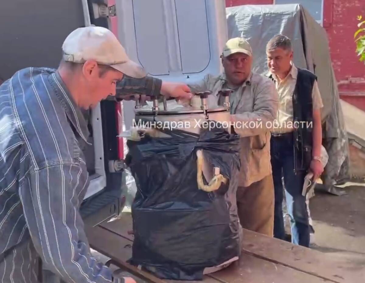 Брянская станция переливания крови передала коллегам из херсонской области полезный груз