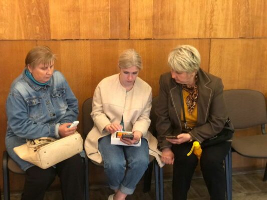 В брянских Клинцах волонтеры оказывают активную помощь в ходе голосования