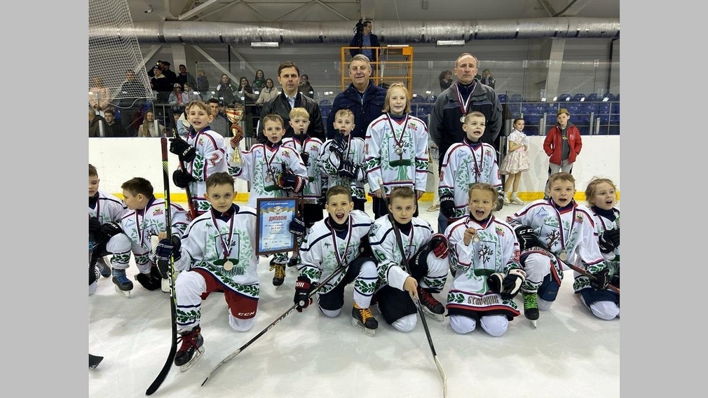 Александр Богомаз поддержал юных стародубских хоккеистов