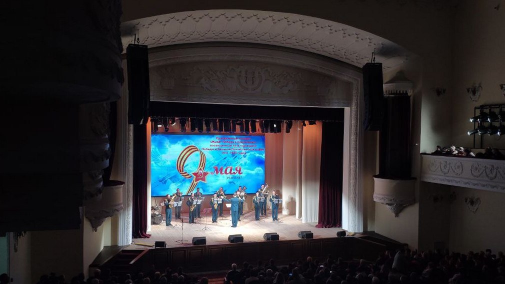 В брянском  Дворце культуры БМЗ   прошел концерт «Живёт Победа в поколеньях»