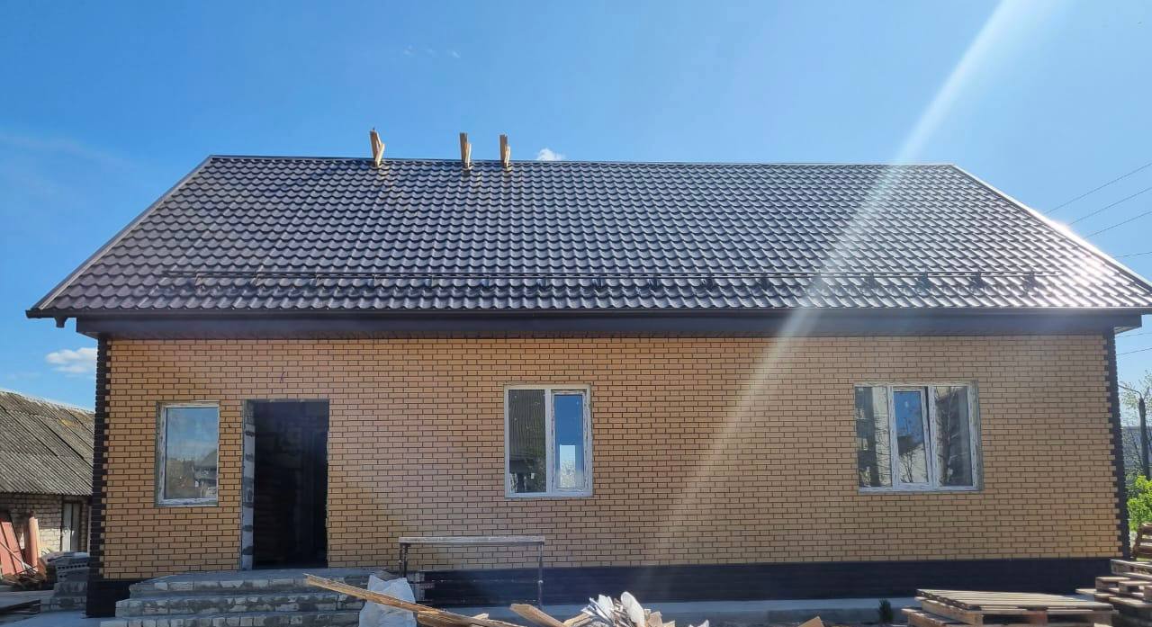 В Суземке на месте разрушенного при атаке ВСУ дома построен новый