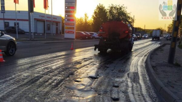 Ремонт на улице Речной в Брянске в ночное время проводят