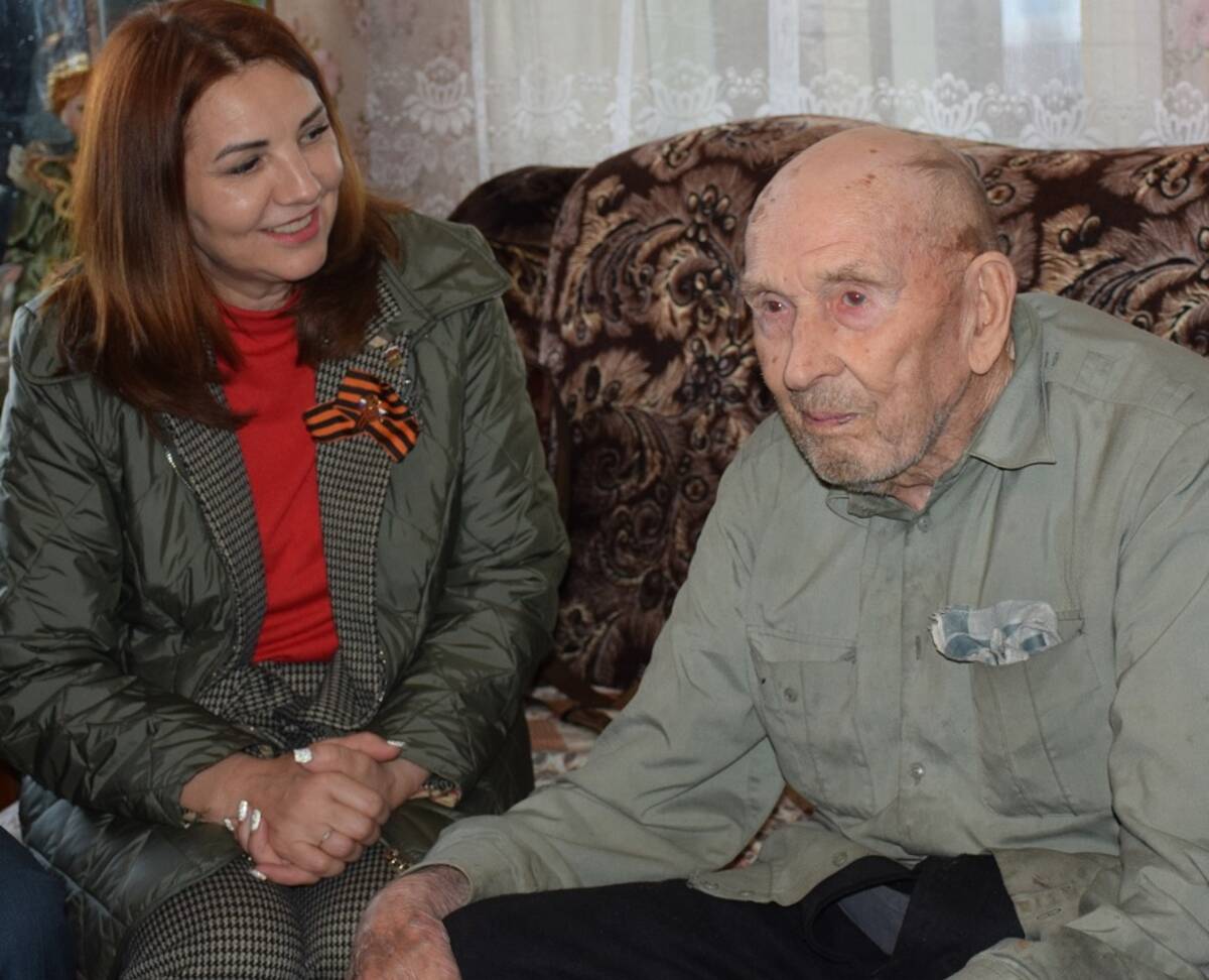 Галина Солодун поздравила ветеранов Климовского района с Днём Победы