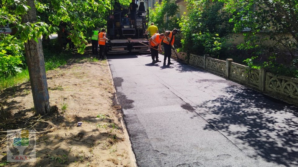 На брянской улице Красных Партизан проводятся работы по благоустройству