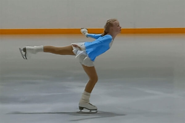 В брянской Жуковке прошли показательные выступления юных фигуристок