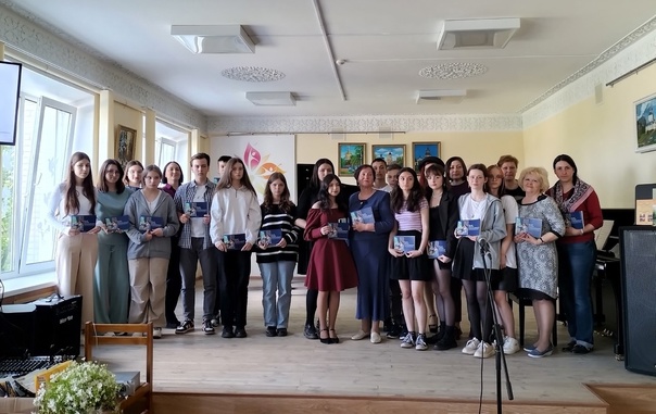 Книга с иллюстрациями юных карачевских художников