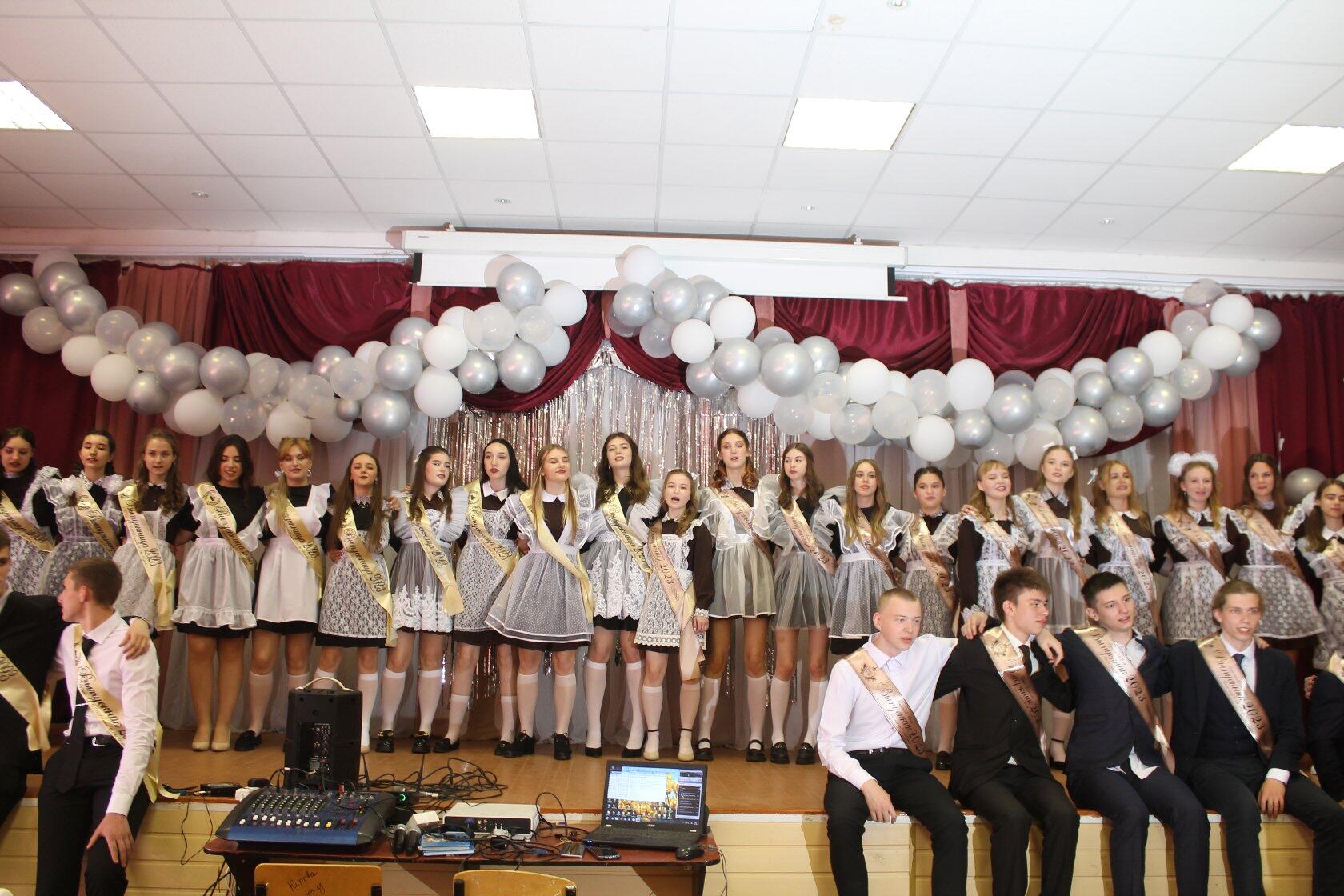 В Карачевском районе прозвенел последний звонок…