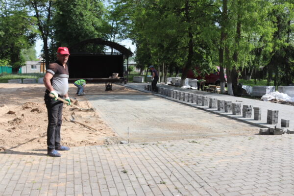 В брянском  Севске в горпарке появится комплекс качелей