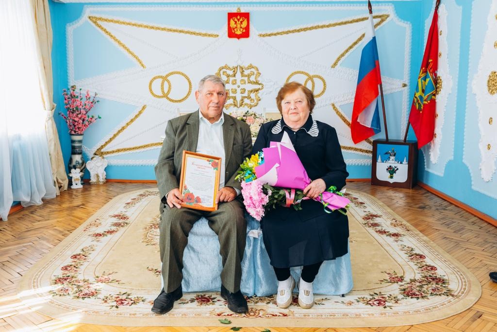 В Карачеве чествовали золотых юбиляров