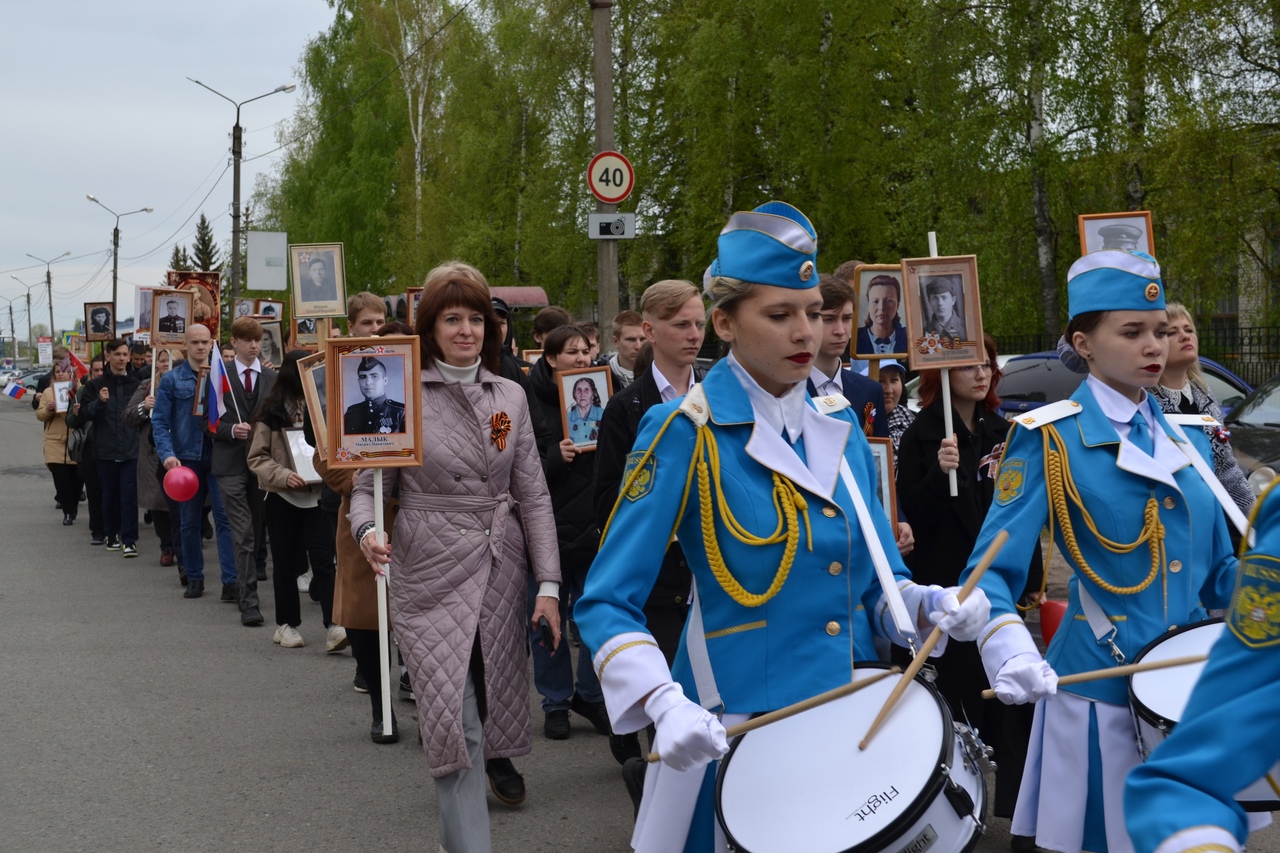 Студенты и преподаватели Карачевского филиала ОГУ им.И.С.Тургенева участвовали в параде «Бессмертного полка»