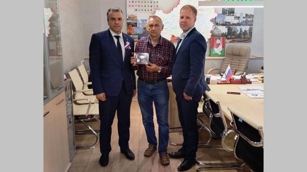 В Брянске семье ветерана вручили медаль в честь 80-й годовщины Прохоровского сражения