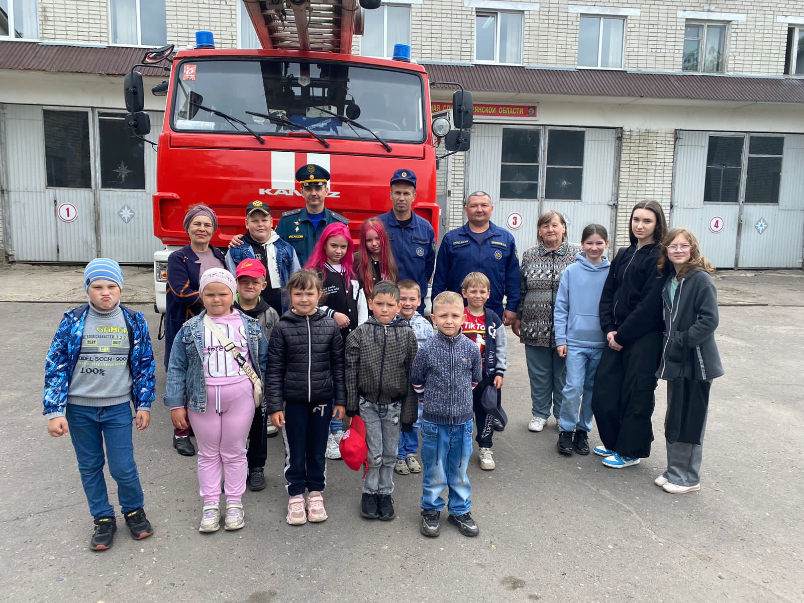 В Карачевской пожарно-спасательной части № 42 проводят экскурсии для школьников