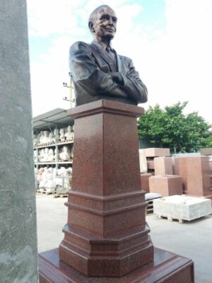 В брянских Клинцах откроют бюст Василия Ланового