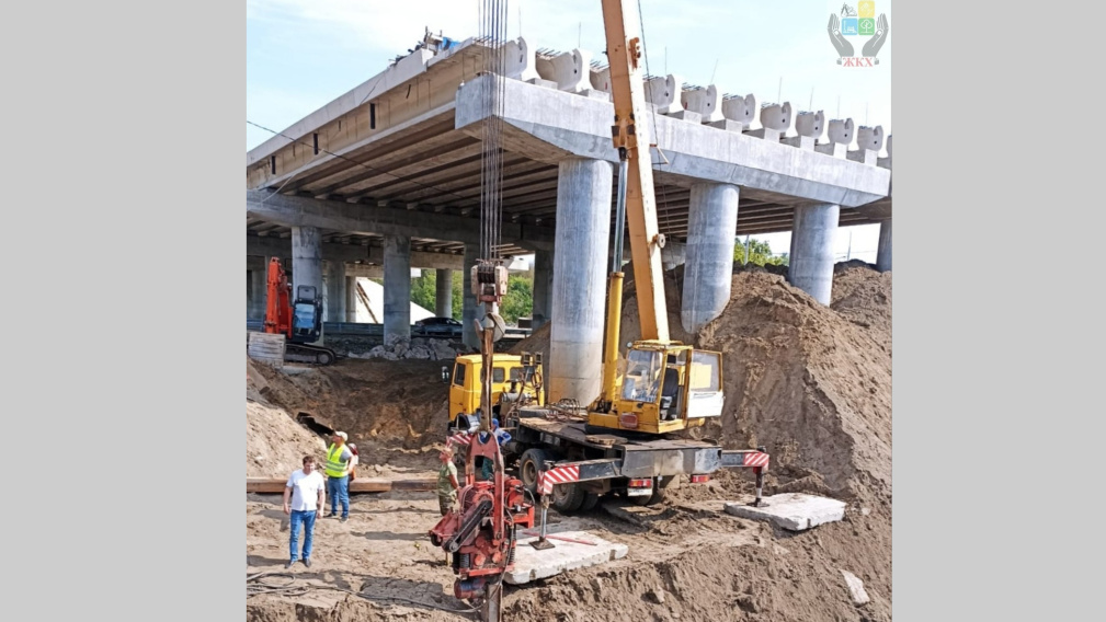 В Брянске начали отсыпку площадки у опоры №6 на Славянском мосту