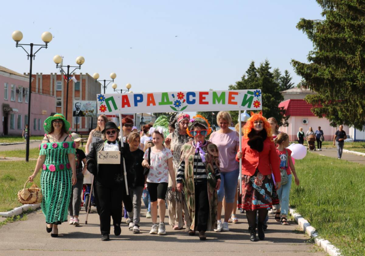 Парад семей состоялся в брянских Комаричах