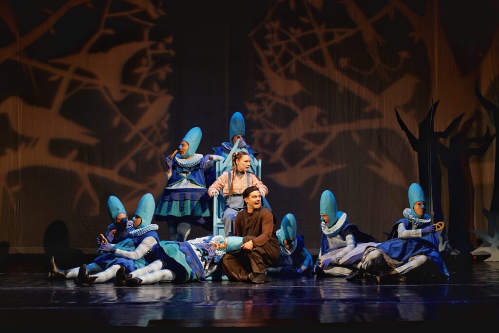 В честь Дня защиты детей Брянский драмтеатр дал благотворительный спектакль