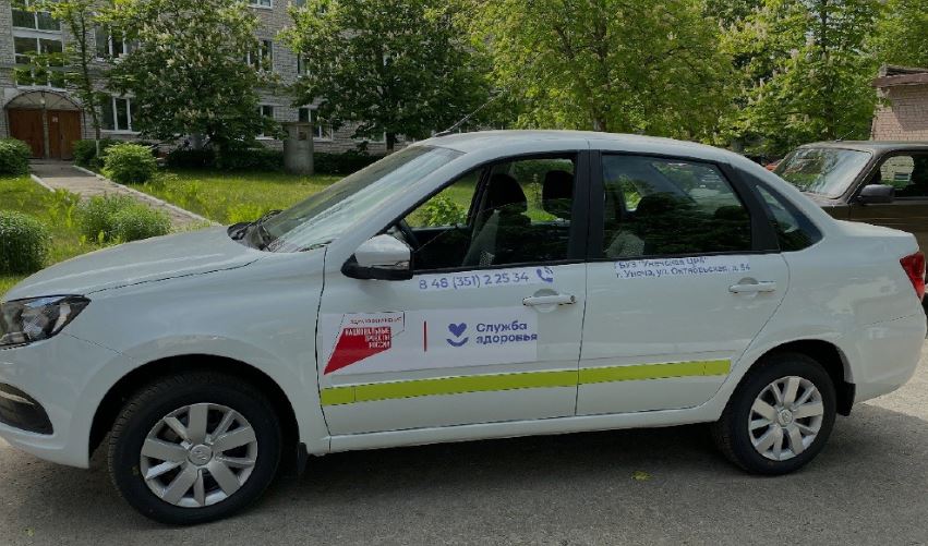 В Унечскую ЦРБ по нацпроекту поступили 3 легковых автомобиля