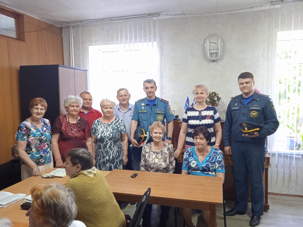 В Карачевском КЦСОНе прошла встреча с госинспекторами пожарного надзора