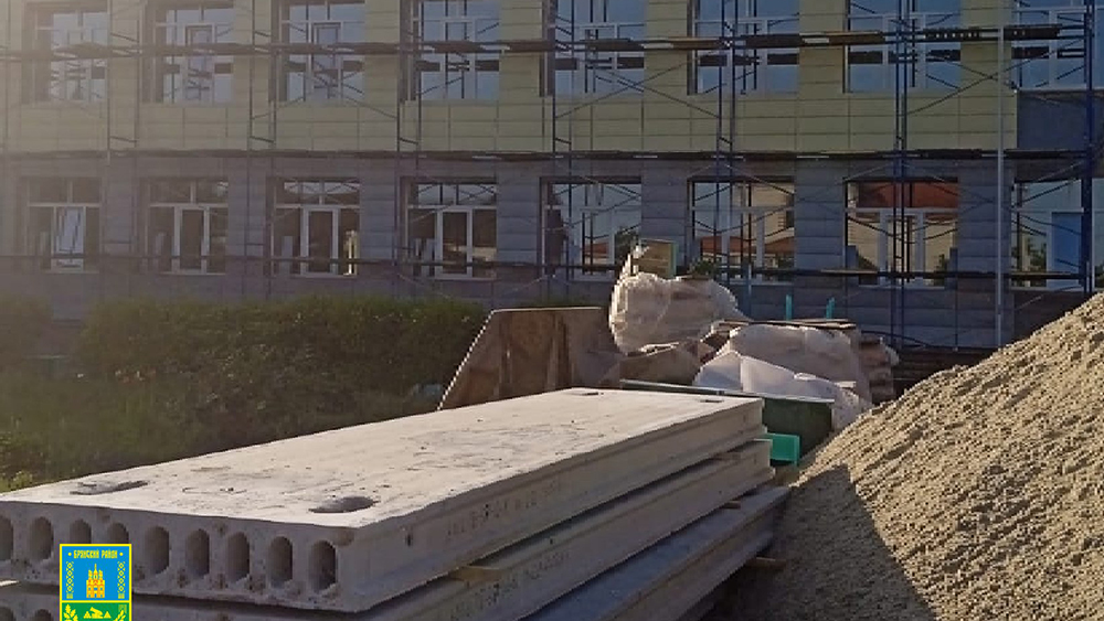 В брянском Супонево продолжается капремонт школы №1