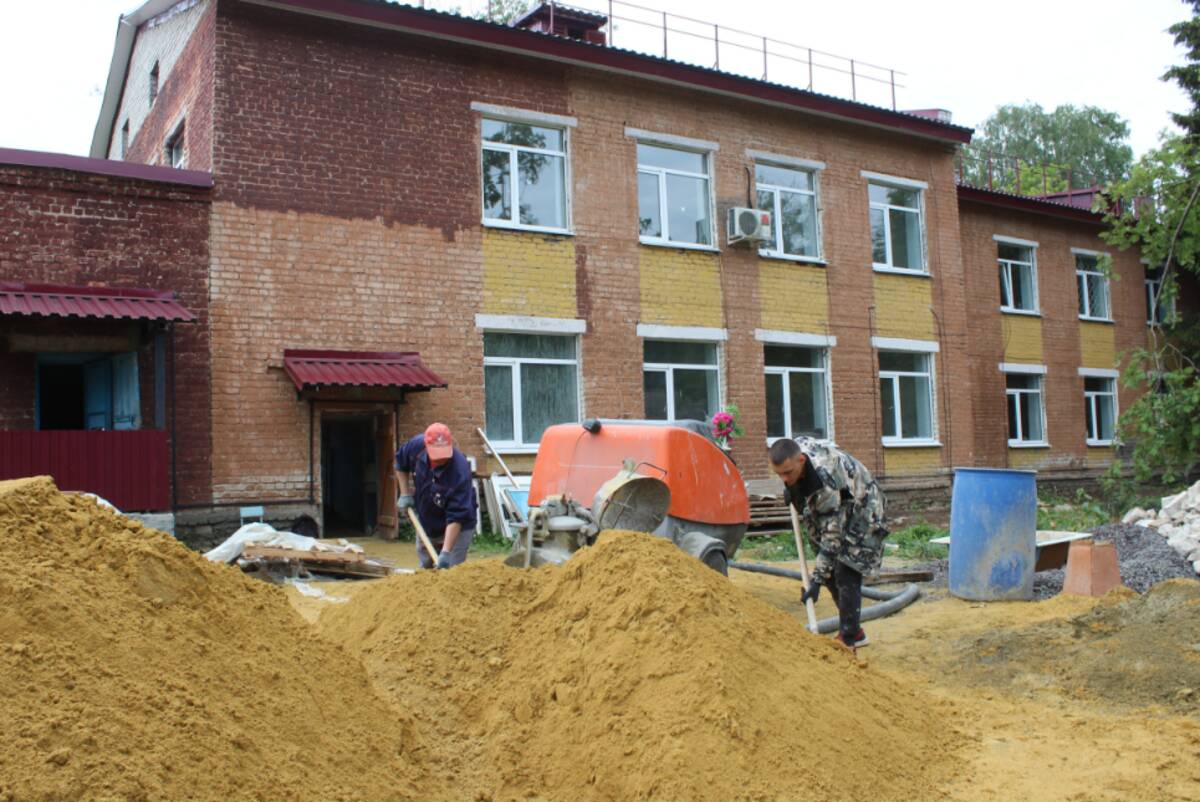 Капитальный ремонт идет в Комаричской райбольнице