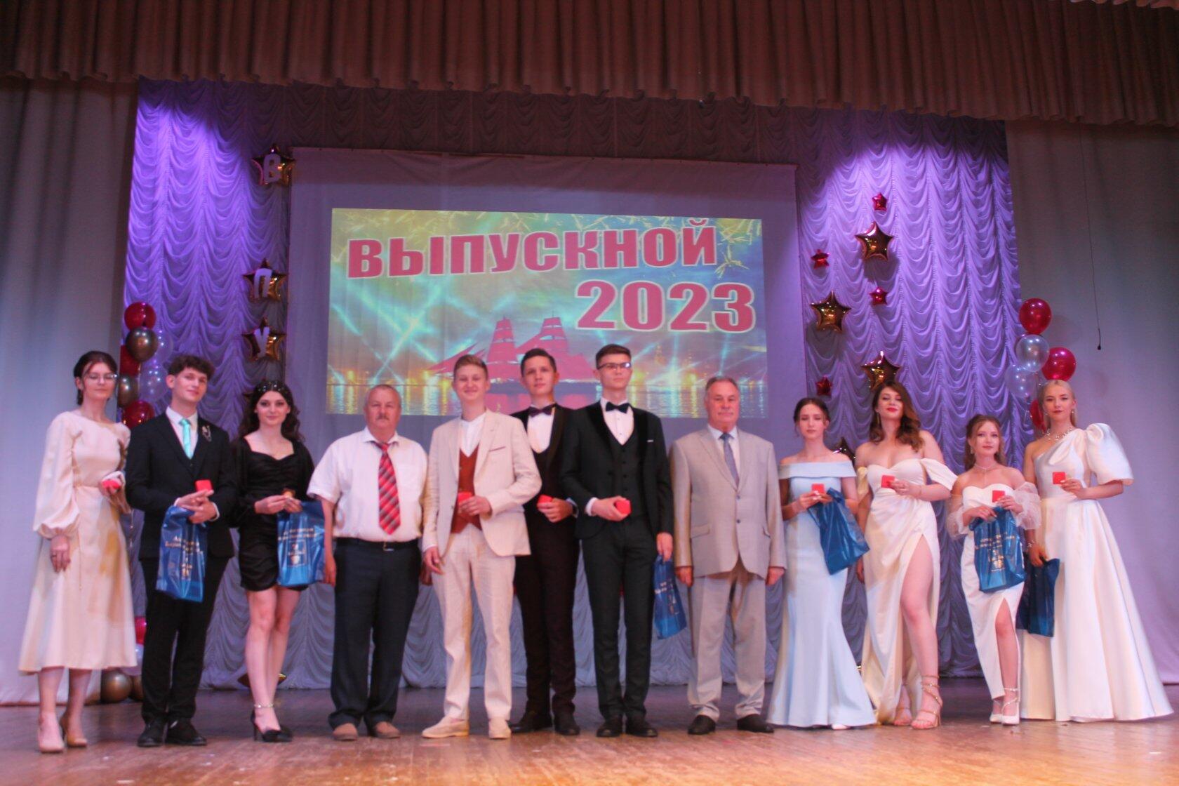 В Карачеве состоялась церемония чествования выпускников 2023 года