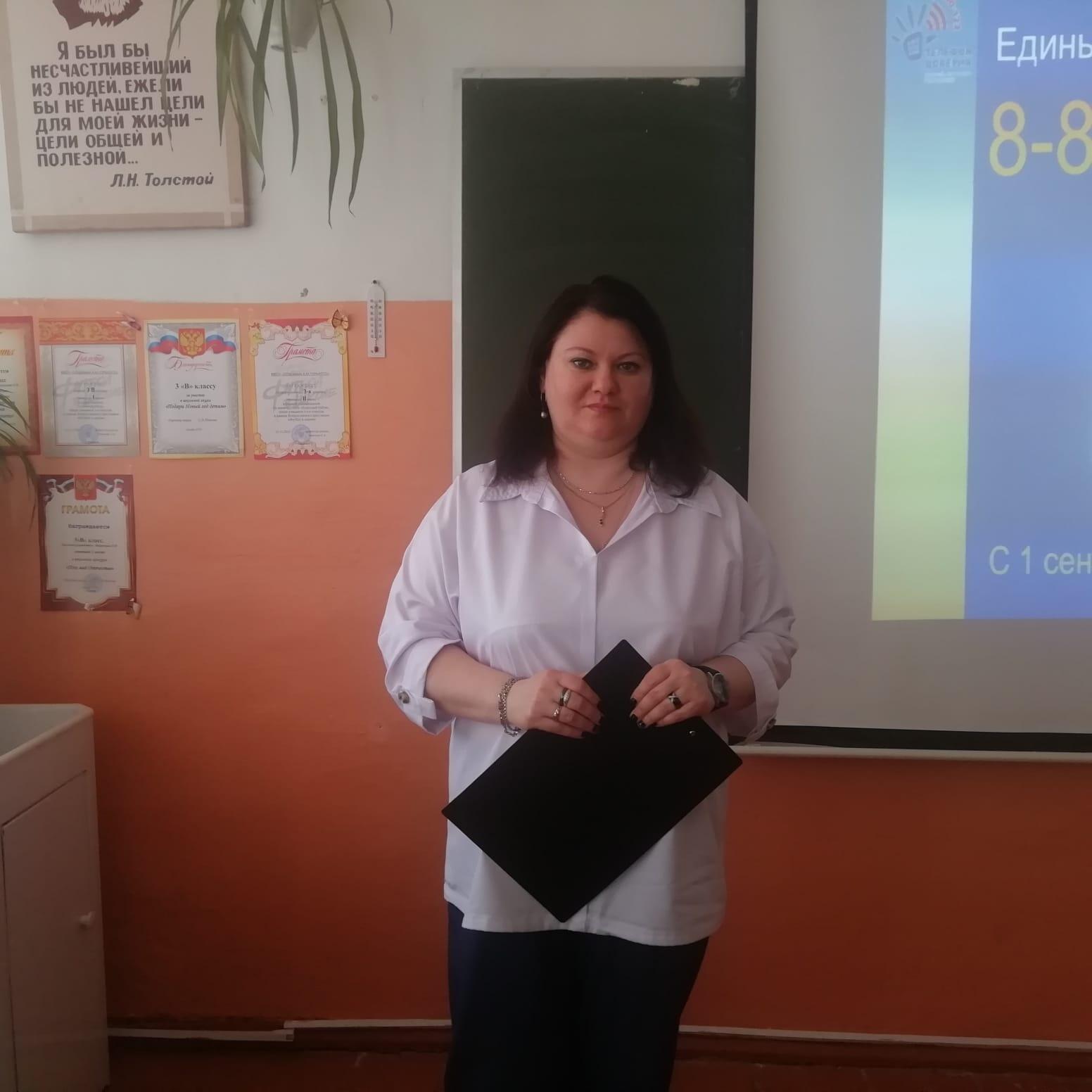 Мнением о ходе СВО поделилась  заведующая детским отделом  Карачевской районной библиотеки Ирина Николаевна Курулева