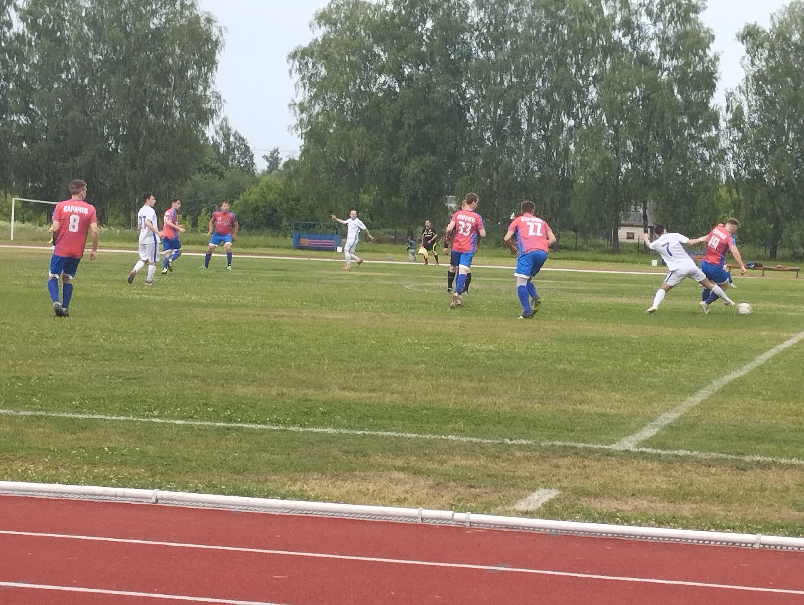 В Карачеве прошла очередная календарная игра по футболу