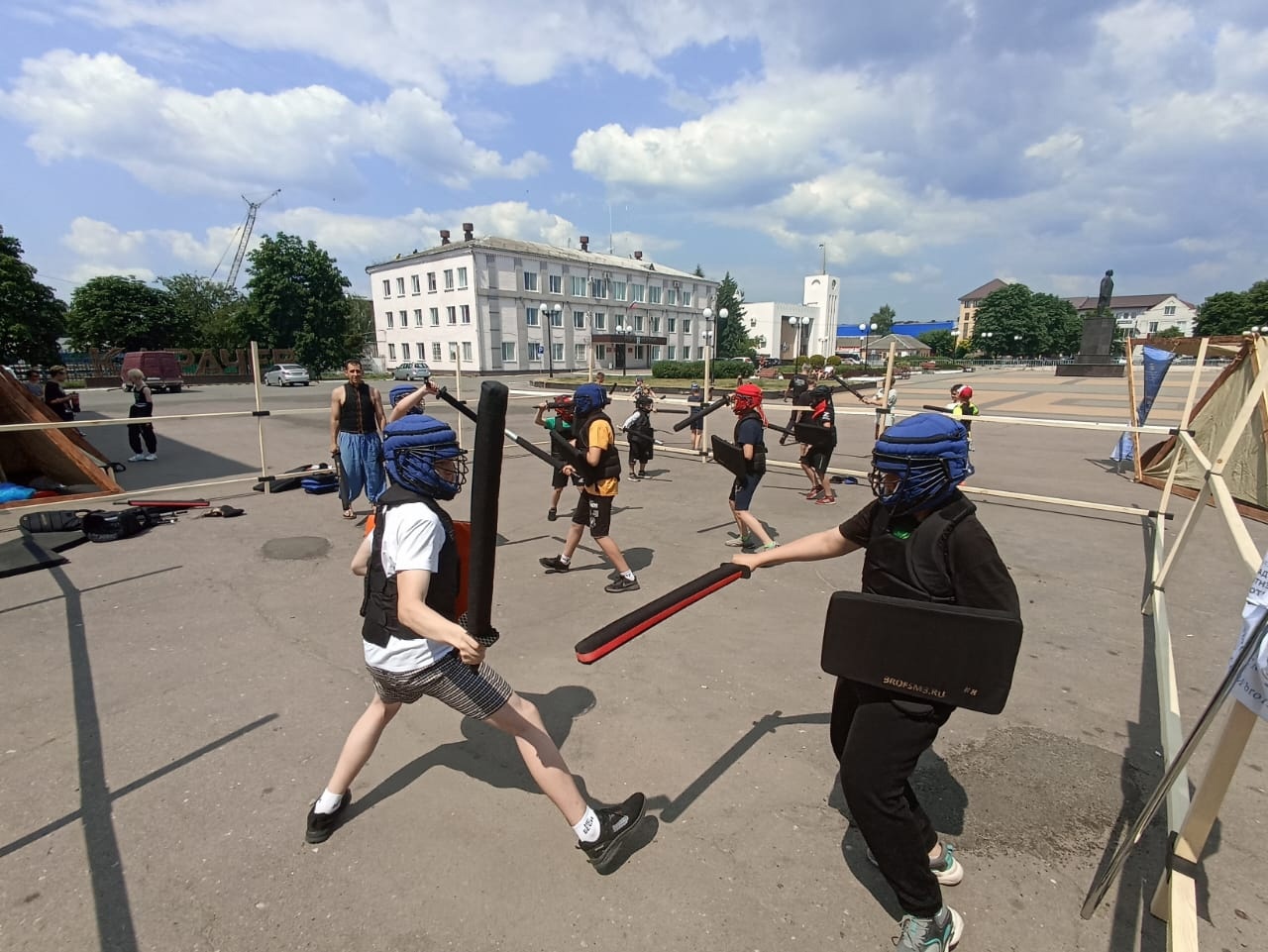 В Карачеве проходит Фестиваль по современному мечевому бою