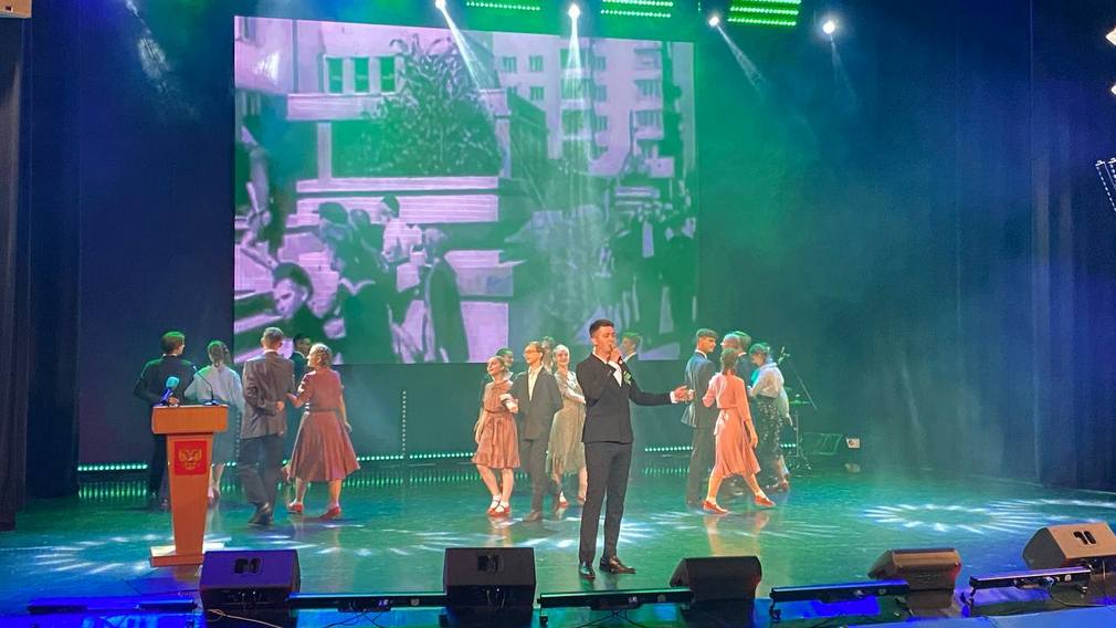 В Брянске в День партизан и подпольщиков проходит концерт