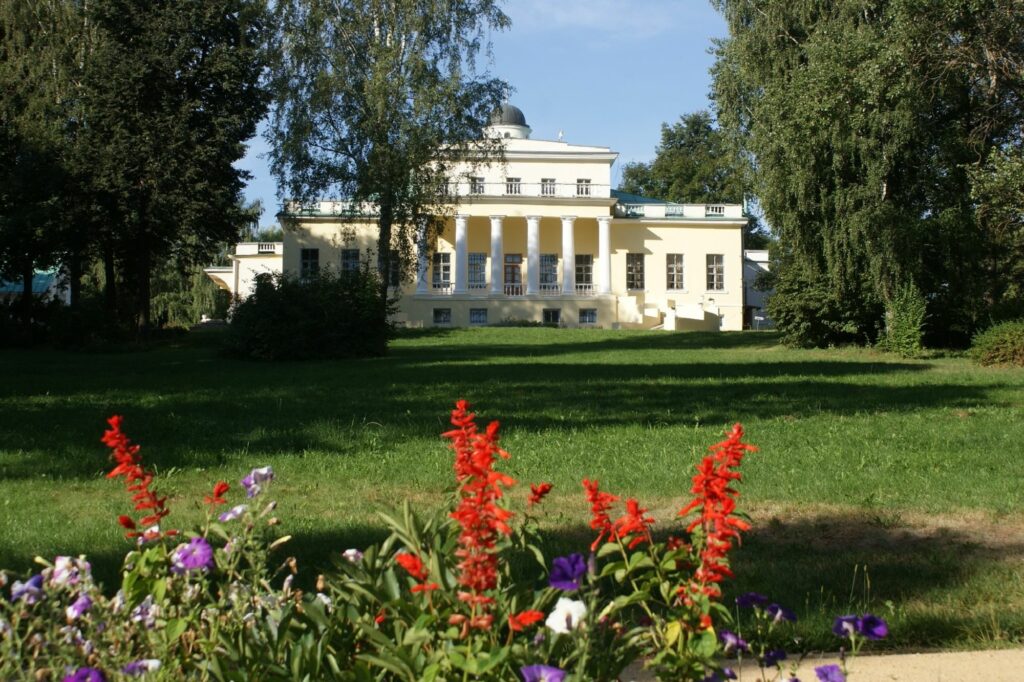 В брянском Овстуге проходит день памяти Федора Тютчева