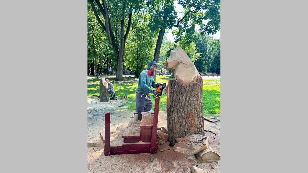 В брянском парке-музее им. А.К. Толстого проходит фестиваль скульптур
