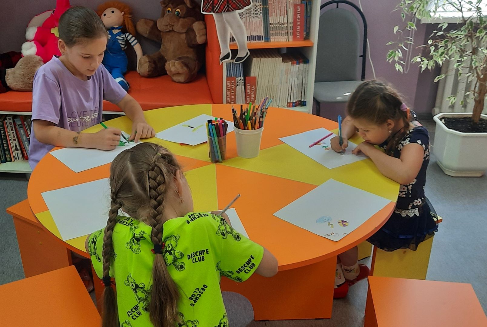 В Карачевской библиотеке прошёл мульт-час «Чудесный мир анимации»