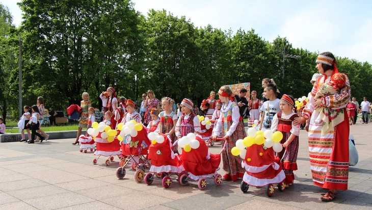 На систему поддержку семей в Брянской области потратят 12,4 млрд рублей