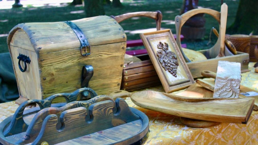 В Брянске проходит фестиваль деревянных скульптур