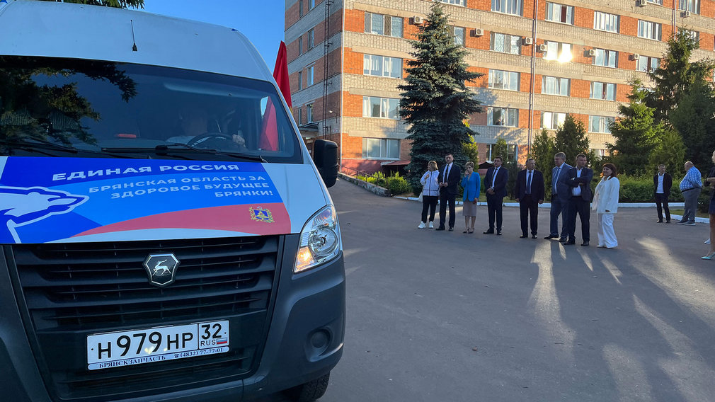 Брянский «Поезд здоровья» активно принимает пациентов в подшефной Брянке