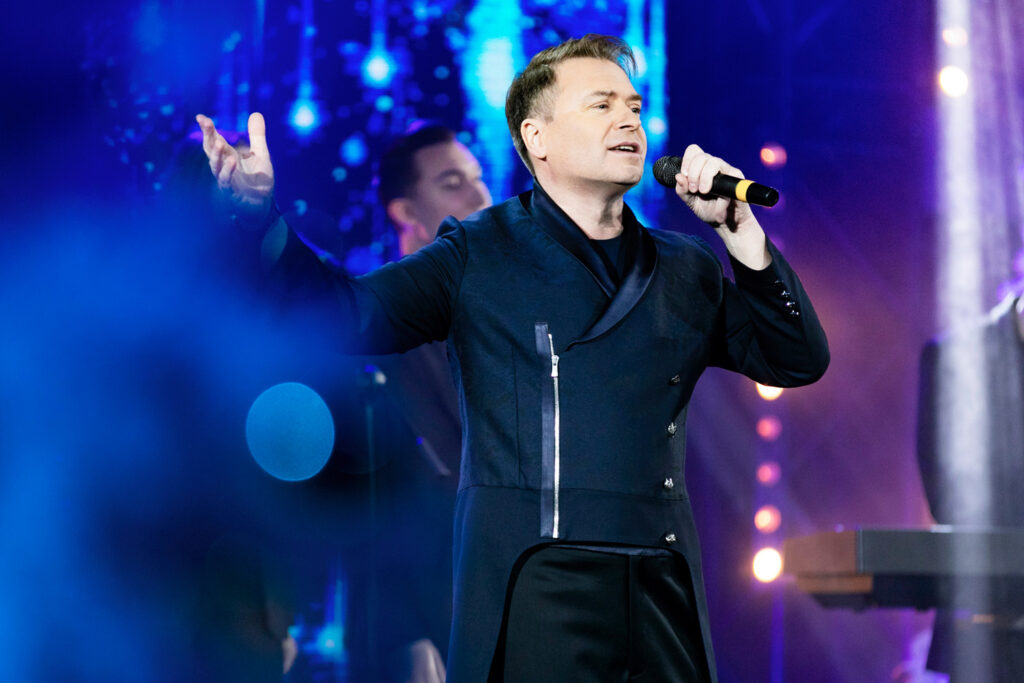 Брянский артист Добронравов спел в программе «Привет, Андрей»