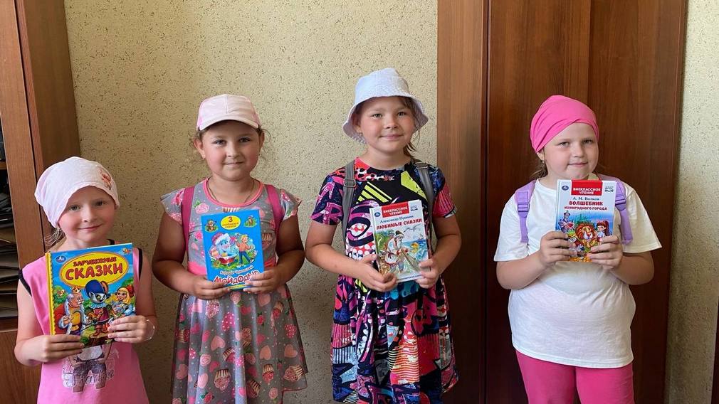 Брянские активисты РДДМ участвуют во Всероссийской акции «Книга другу»