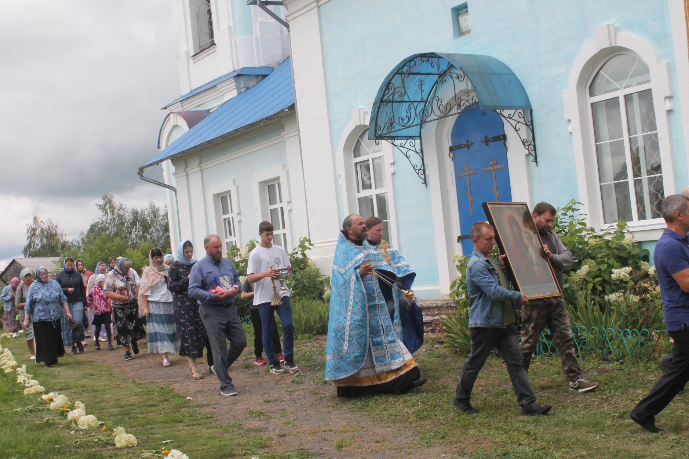 В карачевском селе Юрасово отпраздновали день явления иконы Казанской Божией Матери