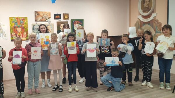 В брянской детской модельной библиотеке № 5 стартовала  выставка «Творение души и рук»