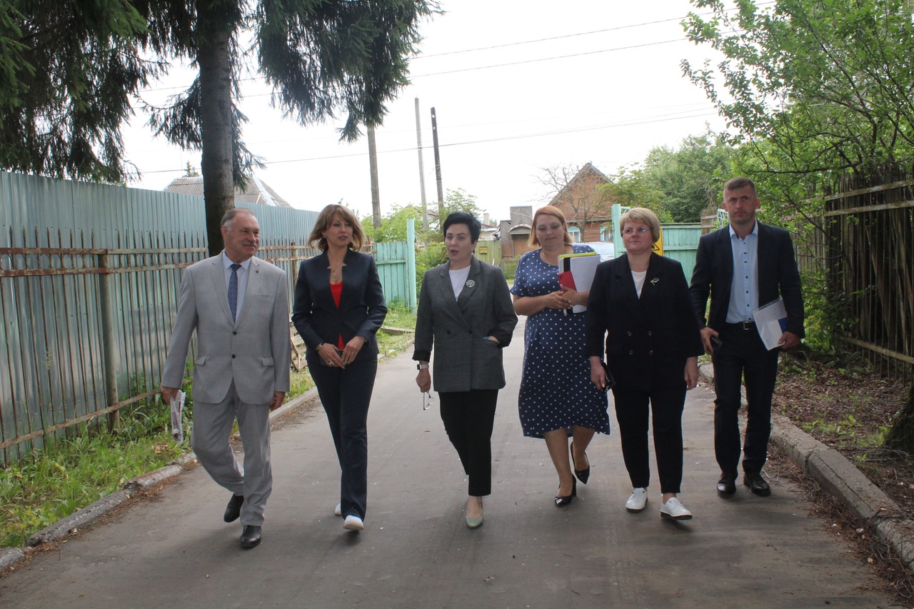 В Карачеве проинспектировали строительство школы