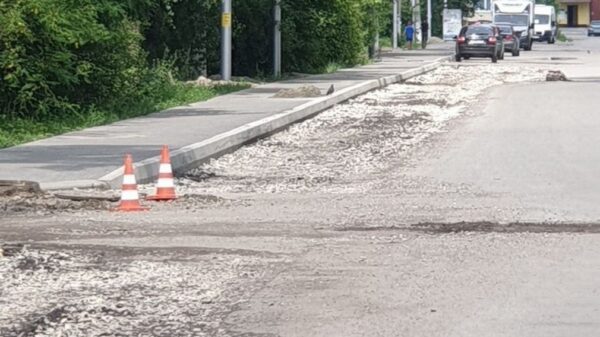 В Брянске на улице Молодой Гвардии ремонтируют  дорогу