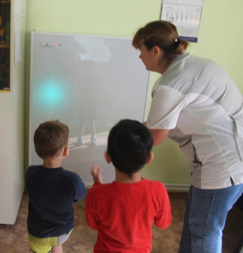 В Карачевском Доме ребенка говорят: «У них нет других рук, кроме наших…»