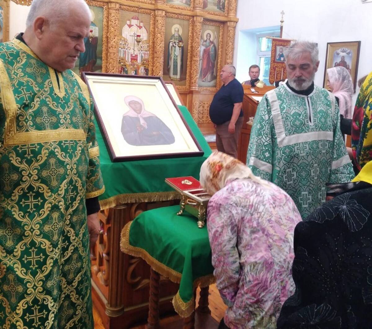 В храм в поселке Локоть с мощами блаженной Матроны Московской прибыл ковчег