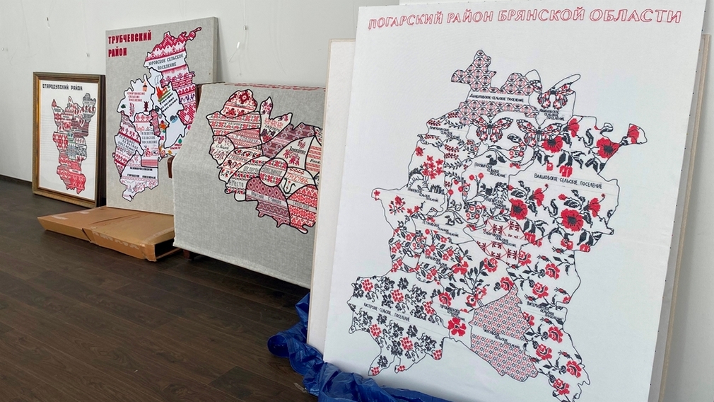 В сентябре откроется выставка «Вышитые карты районов Брянской области»