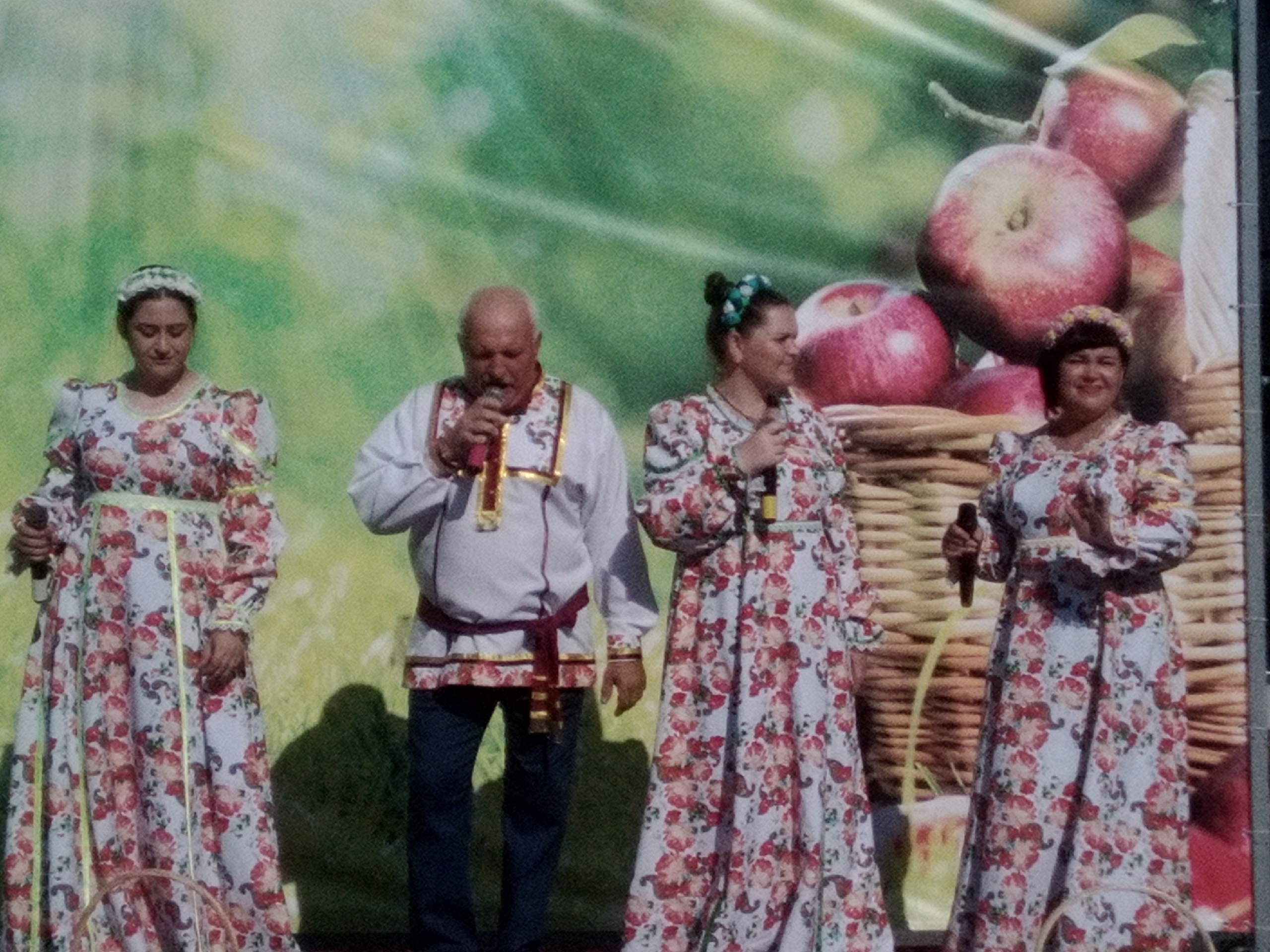В Карачеве прошел фестиваль «Яблоко от яблони»