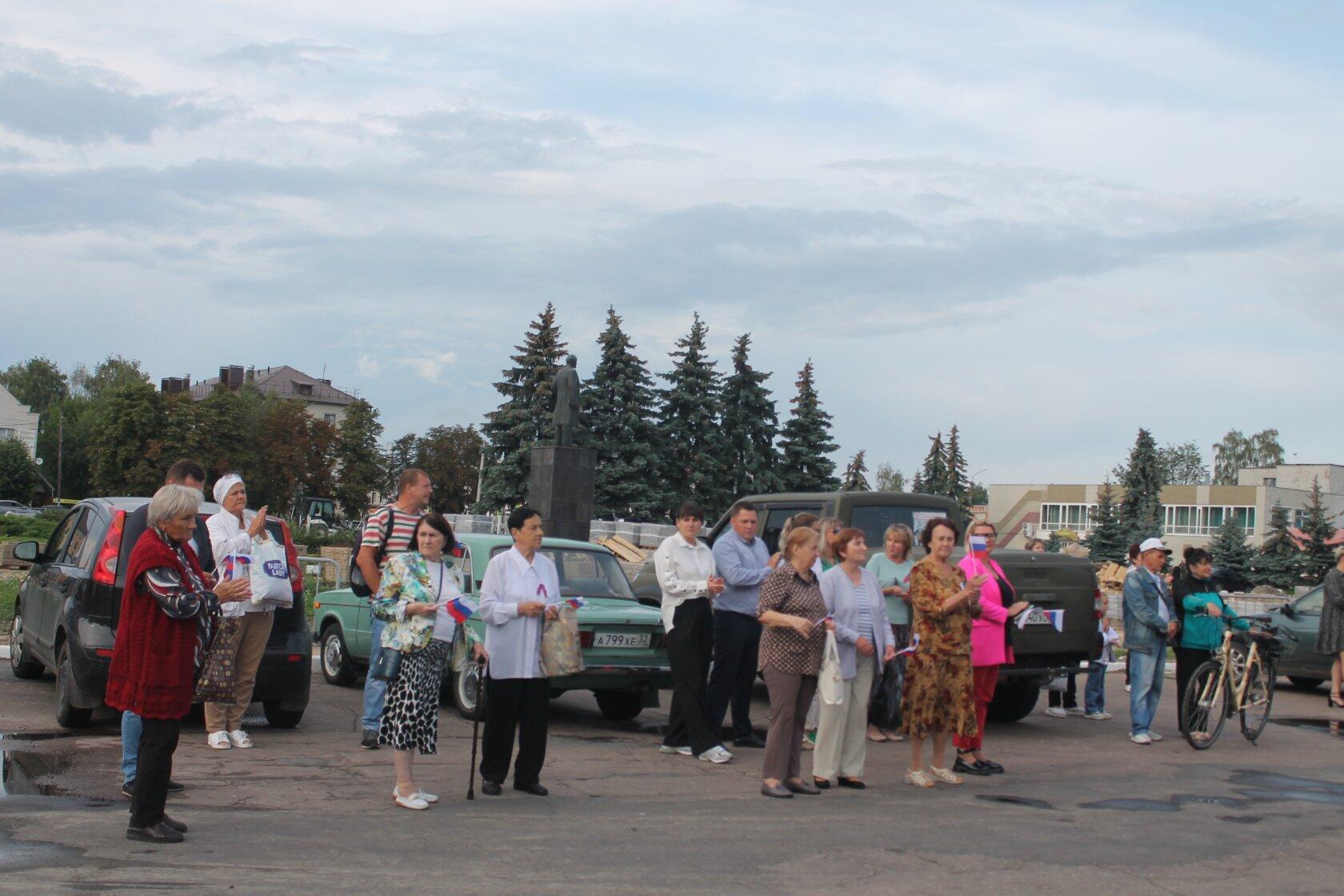 В Карачеве прошли мероприятия, посвященные Государственному флагу России