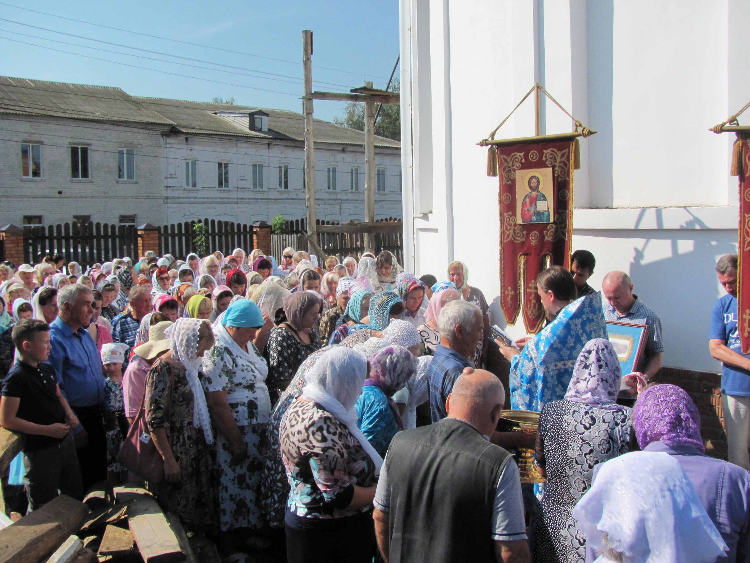 Карачевский  храм в честь Успения Пресвятой Богородицы  отметил свой престольный праздник.