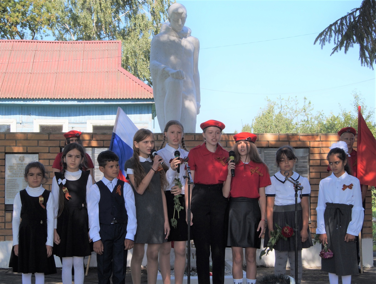 В карачевском поселке Согласие прошел торжественный митинг