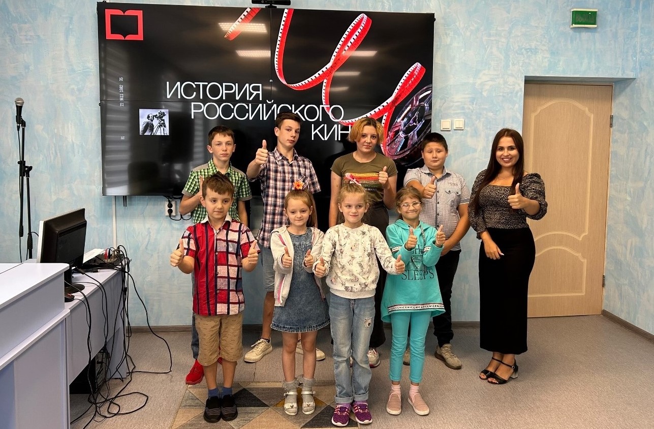 В карачевской районной библиотеке прошло мероприятие «Неповторимый мир российского кино»